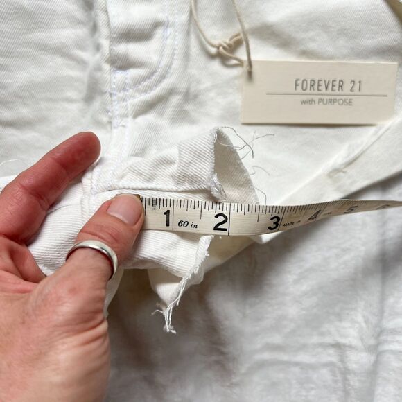 Forever 21 NWT White Concert Shorts Mid-Rise Slim Fit Cotton women's Size W28 - Picture 10 of 10